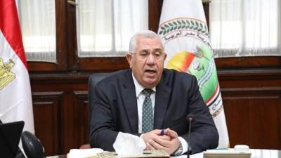 "وزير الزراعة"يشدد على الانتهاء من منظومة الكارت الذكي ومنع التعديات على الأراضي