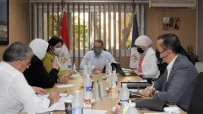 وزير السياحة يعقد اجتماعا لمتابعة الاستعدادات للموسم السياحي الشتوي