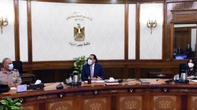 مدبولي يتابع مع رئيس الهيئة الهندسية للقوات المسلحة موقف عدد من المشروعات