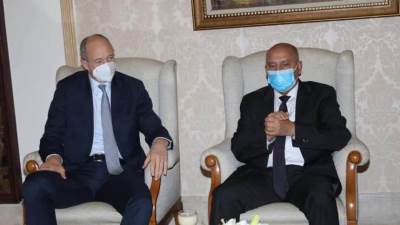 وزير النقل يلتقي رئيس شركة سيمنز الألمانية لمتابعة تنفيذ مشروع القطار الكهربائي