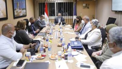 وزير السياحة يعقد اجتماعاً مع ممثلي الشركة المنفذة للفيلم الترويجي لسانت كاترين