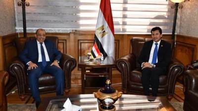 وزيرا الشباب والتنمية المحلية يطلقان مبادرة"عربات الطعام المتنقلة" لتوفير فرص عمل للشباب