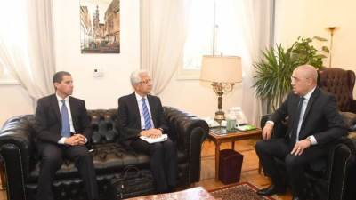 "الجزار" يعرض على مسئولى البنك الدولي التجربة العمرانية المصرية فى عهد السيسى