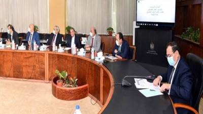 وزير البترول يستعرض أعمال ونسب التقدم فى المشروع القومى لتوصيل الغاز الطبيعى
