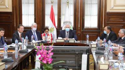 وزير الزراعة يبحث التعاون مع السفير الهولندي بحضور ممثلي هيئات وشركات البلدين