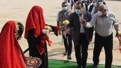 رئيس الوزراء يفتتح مركز خدمات المستثمرين بالوادي الجديد