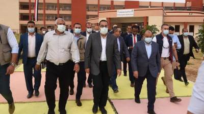 رئيس الوزراء يتفقد المدرسة المصرية اليابانية بالخارجة في الوادي الجديد