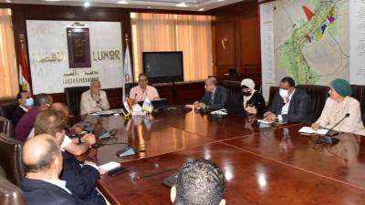 وزير السياحة يلتقي مع  أصحاب المنشآت الفندقية والشركات السياحية بمحافظة الأقصر