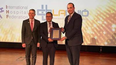 أحمد السبكي يشهد تسليم الجائزة الكبرى للإتحاد الدولي للمستشفيات عن هذا العام