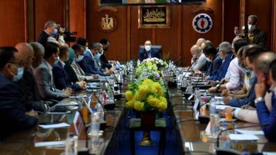 مدبولي: قرار رئاسي بإنشاء مدينة السويس الجديدة وتطوير وربط مخارج "السخنة" معها