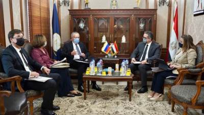 وزير السياحة يستقبل سفير روسيا بالقاهرة لتعزيز التعاون