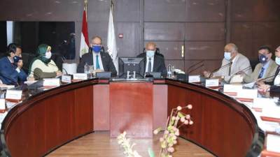 وزير النقل يبحث مع السفير السويدي التعاون في مشروع أتوبيسات"BRT"علي الطريق الدائري