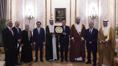 رئيس الوزراء يستقبل أعضاء المجلس التنفيذي للمنظمة العربية للتنمية الإدارية