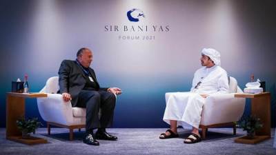 وزير الخارجية يلتقي نظيره الإماراتي على هامش منتدى "صير بني ياس"