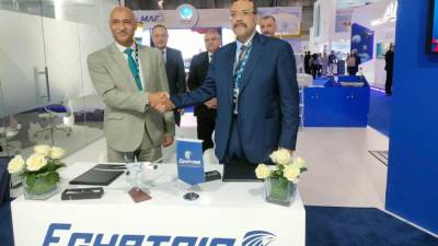 وزير الطيران يشهد توقيع عقدي تقديم خدمة أرضية بين مصر للطيران و"أفياري"