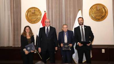 "التعليم" توقع بروتوكول مع "شنيدر" و"الأوروبي للتعاون والتنمية" و"الاستثمار القومي الخيري للتعليم"