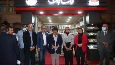 وزيرة الثقاقة تدشن أول منفذ ل "كشك كتابك" كنموذج للمشاركة بمبادرة"حياه كريمة"