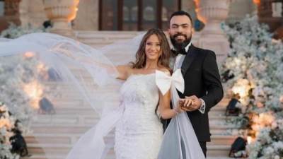 بالصور.. خالد عليش يحتفل بزفافه على الإعلامية ميرهان عمرو أمام قصر البارون