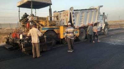 "الإسكان": تَقَدُم أعمال تنفيذ الطرق بمدن الشروق والعاشر من رمضان والسادات