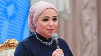 انتصار السيسي تحتفل باليوم العالمي للطفولة