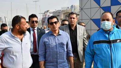 وزير الرياضة يتفقد الأعمال الإنشائية بفرع نادي النادي بشيراتون قبيل افتتاحه