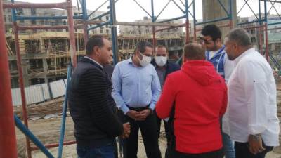 مسئولو "الإسكان" يتفقدون سير العمل بمشروع تطوير منطقة سور مجرى العيون بالقاهرة