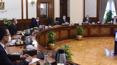 رئيس الوزراء يتابع موقف إزالة التعديات على المجاري المائية والأراضي الزراعية