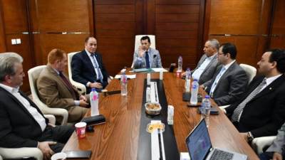 وزير الرياضة يبحث آليات التشغيل وفرص الاستثمار في مجموعة من المنشآت