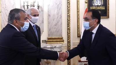 رئيس الوزراء يلتقي مسئولي الصندوق العربي للإنماء الاقتصادي والاجتماعي لبحث سبل التعاون