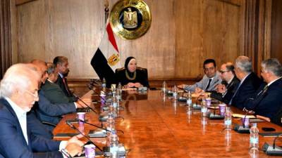 وزيرة التجارة والصناعة تبحث مع وفد جمعية رجال الأعمال البحرينية تعزيز التعاون