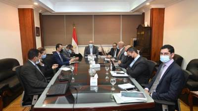 وزير الإسكان يستعرض مقترح برنامج إدارة وتشغيل منطقة الأعمال المركزية بالعاصمة الإدارية