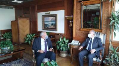 عبد العاطى والزملوط يبحثان موقف المشروعات المائية بنطاق محافظة الوادى الجديد