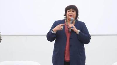 وزيرة الثقافة تشهد ندوة الاختيار وتكرم صناعه وابطاله