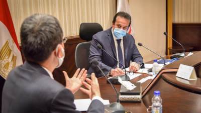 عبدالغفار: "تويوتا" و"الجافي" يدعمان مصر بـ30 سيارة مخصصة ومجهزة لنقل اللقاحات