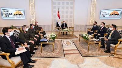 الرئيس السيسي يلتقي الرئيس التنفيذى لشركة هانوا الكورية الجنوبية للصناعات العسكرية والدفاعية