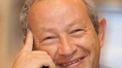 نجيب ساويرس يستنكر التحذيرات المستمرة من قبل متحور كورونا الجديد "أوميكرون"