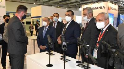 "وزير الدولة للإنتاج الحربي"يتفقد أجنحة عدد من الشركات المشاركة في معرض"EDEX 2021"