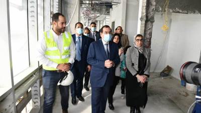 وزير البترول يزور مستشفى أهل مصر لعلاج مصابى الحروق بالمجان