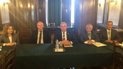 "القصير" يبحث مع رئيس مركز البحوث الزراعية المجري التعاون بين البلدين في البحث العلمي