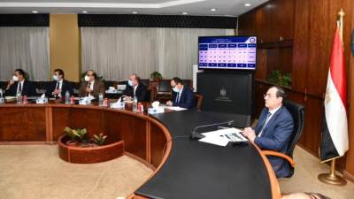 وزير البترول يتباع خطة عمل زيادة عدد محطات تموين السيارات بالغاز الطبيعي