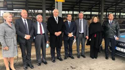 وزير الزراعة يتفقد مزرعة للإنتاج الحيواني وشركة لإنتاج تقاوي الخضر بدولة المجر