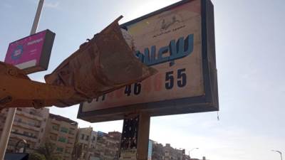 حملات إزالة الإعلانات المخالفة على محيط ميدان الحصرى – المحاور الرئيسية بالمدينة