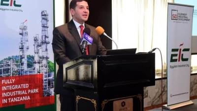 "عبد الوهاب" يبحث مع وزير الاستثمار التنزاني دعم الشراكات الاستثمارية بين البلدين