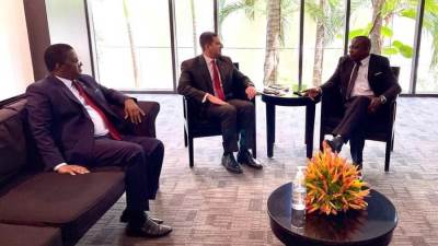 الرئيس التنفيذي لهيئة الاستثمار يبحث دفع العلاقات مع تنزانيا وزنجبار