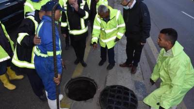 جولة ميدانية لرئيس القابضة للمياه لمتابعة استعدادات شركة الصرف الصحى بالإسكندرية