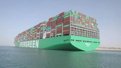 أسامة ربيع: قناة السويس تشهد العبورالأول EVER AIM وCOSTA FIRENZE اليوم الأحد