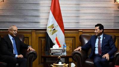 وزير الرياضة يلتقي مساعد وزير الخارجيه للشئون الاسيويه وسفير مصر السابق باليابان