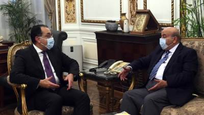 رئيس الوزراء يستقبل سفير الكويت بالقاهرة بمناسبة انتهاء فترة عمله في مصر