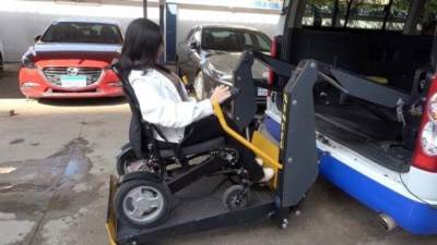 حلم الفتاة "سماء" يتحقق…سيارة بأسانسير لأول مرة فى مصر