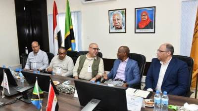 "الجزار" يعقد اجتماعا مع وزير الطاقة التنزاني لاستعراض تطور الأعمال في المشروع